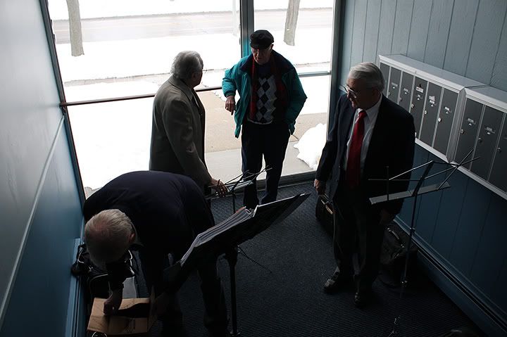 IMAGE: http://i846.photobucket.com/albums/ab22/craig_mcm/Bob%20and%20the%20Band/IMG_6704.jpg