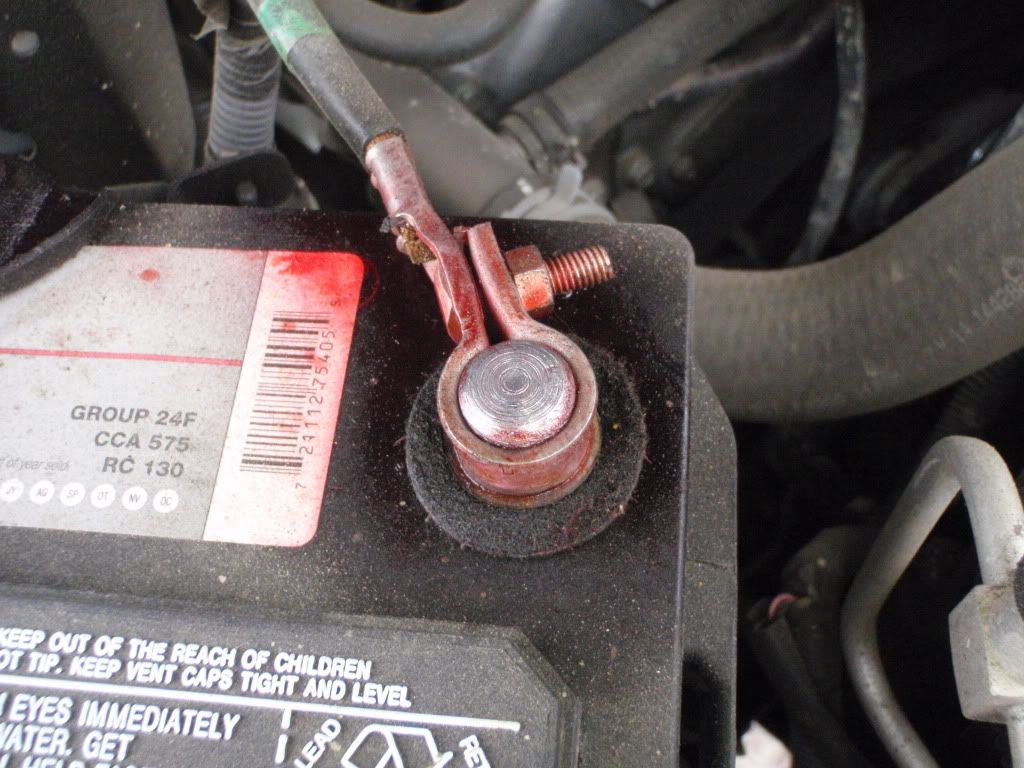 Red sticky substance on the battery? Second Generation Nissan Xterra