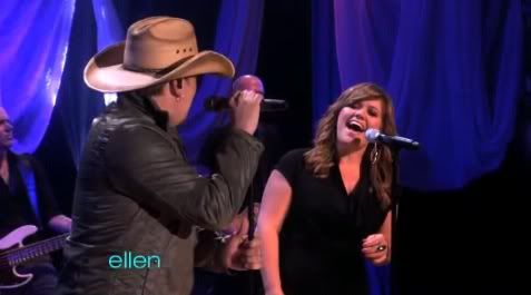 jason aldean and kelly clarkson video. Kelly Clarkson performed her country duet quot;Don#39;t You Wanna Stayquot; with Jason Aldean. The song is doing pretty well , it has so far peaked inside the top 40